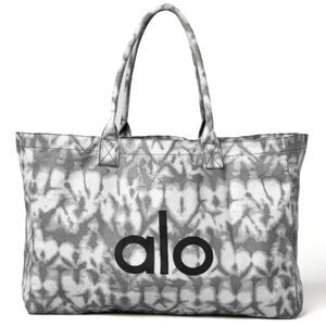 Alo Yoga Shopper Oversized Tote Bag with Logo Detail in Grey Tiedye One Size NWT